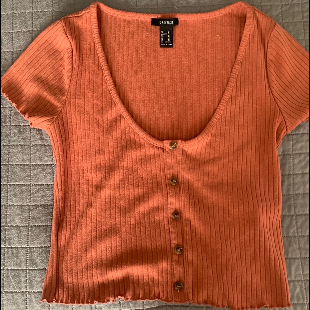 Clay pink betting up cropped tee from Forever 21!